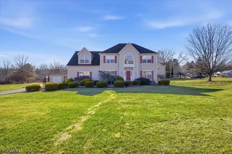 2 Old Canal Rd, Washington, NJ 07882
