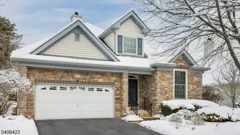 3 Vinson Dr, Flemington, NJ 08822
