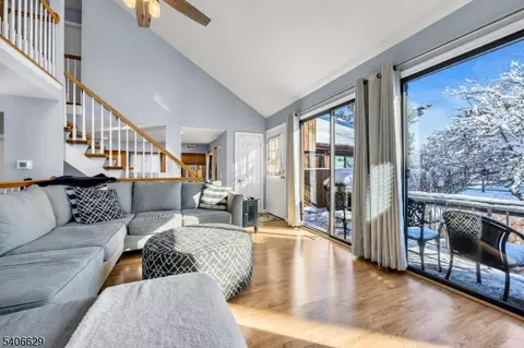 107 Bluebird Dr #1A, Hillsborough, NJ 08844