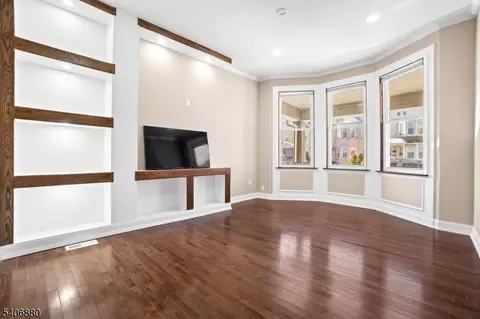 16 Sayre St, Elizabeth, NJ 07208