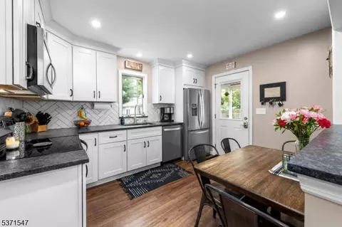 38 Wanaque Ave, Wanaque Boro, NJ 07420 photo 4