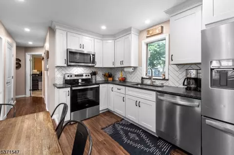 38 Wanaque Ave, Wanaque Boro, NJ 07420 photo 3