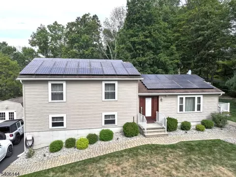 27 Fox Hill Rd, Branchville, NJ 07826