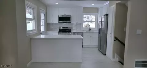22 Robin Pl, Parlin, NJ 08859