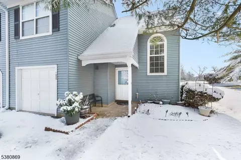 255 Resnik Ct, Somerset, NJ 08873