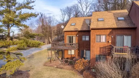 1 Deer Valley Ln #2, Vernon, NJ 07462