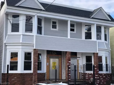 385 S 20th St, Newark, NJ 07103