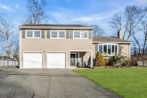 28 Toby Dr, Succasunna, NJ 07876