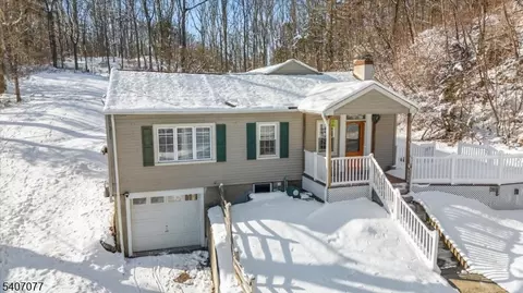 16 High St, Blairstown, NJ 07825