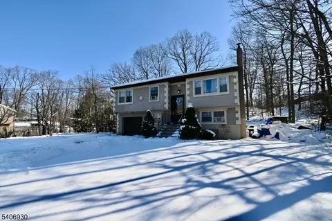 662 Canistear Rd, Highland Lakes, NJ 07422