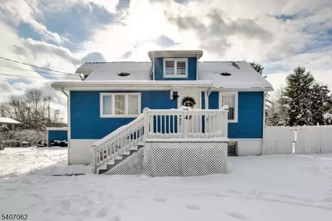 4 Leslie Ave, Mount Freedom, NJ 07970