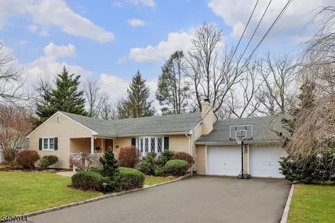 336 Roberts Ln, Scotch Plains, NJ 07076