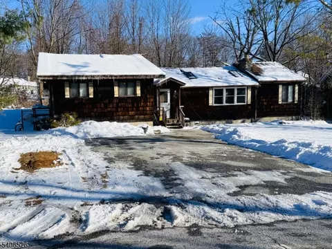 262 Wiscasset Rd, Highland Lakes, NJ 07422