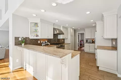 47 Chicopee Dr, Wayne, NJ 07470 photo 11