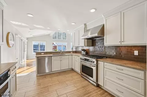47 Chicopee Dr, Wayne, NJ 07470 photo 13