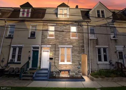 21 Reese Ct, Phillipsburg, NJ 08865