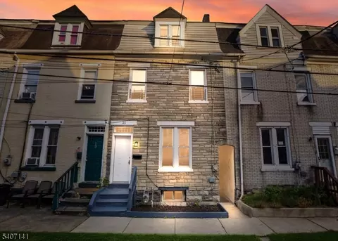 21 Reese Ct, Phillipsburg, NJ 08865