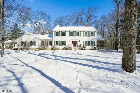 7 Hemlock Ln, Roxbury Township, NJ 07836