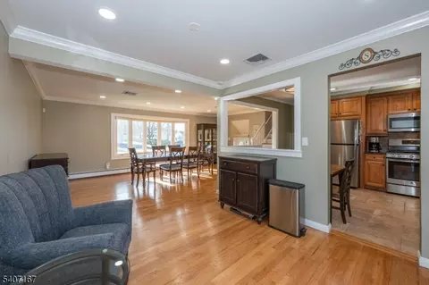 51 Carlisle Rd, Wayne, NJ 07470 photo 2