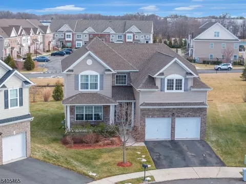 9 Schwartz Ct, Somerset, NJ 08873
