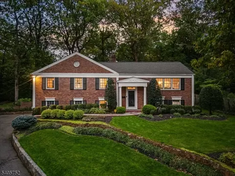 16 Little Wolf Rd, Summit, NJ 07901