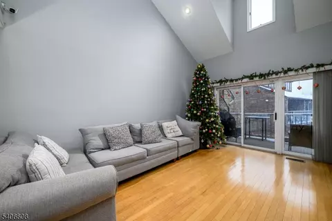 900 Valley Rd #D1O, Clifton, NJ 07013