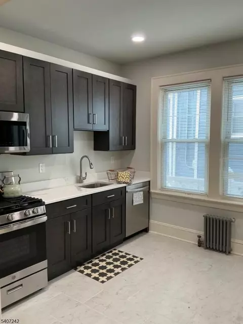 176 Weequahic Ave, Newark, NJ 07112