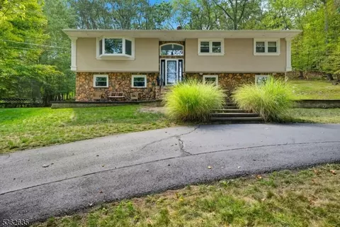 11 Glenbourne Dr, Boonton, NJ 07005