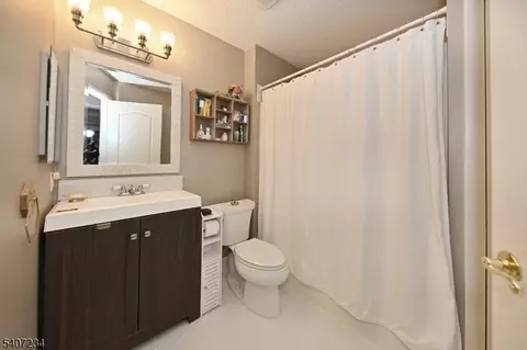 8015 Brittany Dr, Wayne, NJ 07470 photo 21