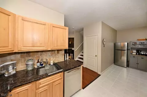 8015 Brittany Dr, Wayne, NJ 07470 photo 7