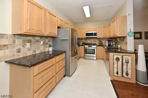 8015 Brittany Dr, Wayne, NJ 07470 photo 5