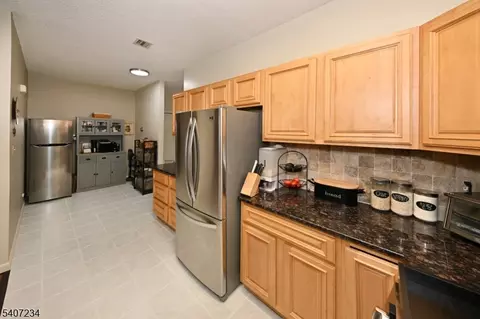 8015 Brittany Dr, Wayne, NJ 07470 photo 6
