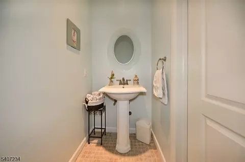8015 Brittany Dr, Wayne, NJ 07470 photo 14