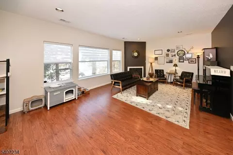 8015 Brittany Dr, Wayne, NJ 07470 photo 13