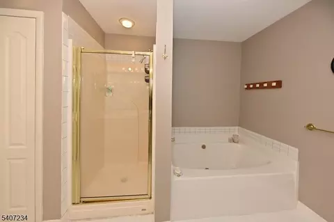 8015 Brittany Dr, Wayne, NJ 07470 photo 18