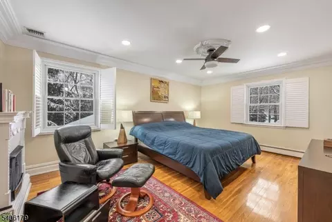 18 Vermont Dr, Paramus, NJ 07652 photo 21