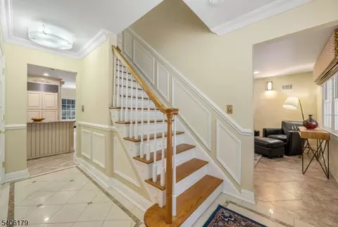 18 Vermont Dr, Paramus, NJ 07652 photo 4