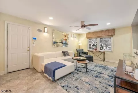 18 Vermont Dr, Paramus, NJ 07652 photo 16