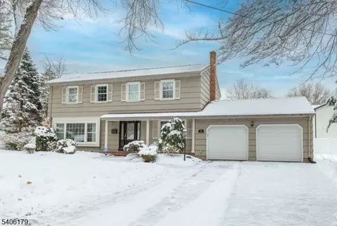 18 Vermont Dr, Paramus, NJ 07652 photo 2
