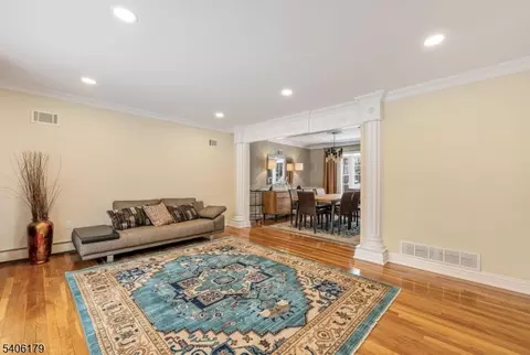 18 Vermont Dr, Paramus, NJ 07652 photo 7