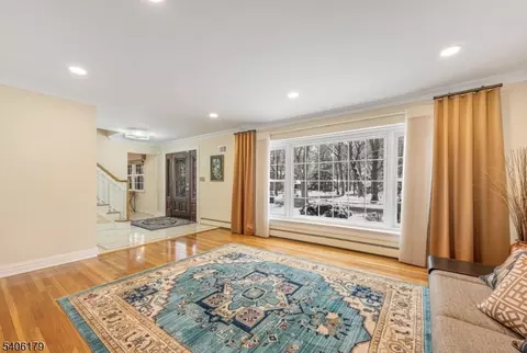 18 Vermont Dr, Paramus, NJ 07652 photo 6