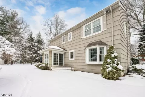 18 Vermont Dr, Paramus, NJ 07652 photo 37