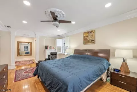 18 Vermont Dr, Paramus, NJ 07652 photo 22