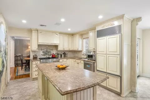 18 Vermont Dr, Paramus, NJ 07652 photo 13
