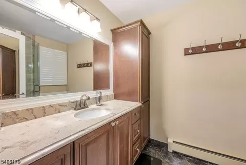 18 Vermont Dr, Paramus, NJ 07652 photo 23