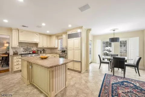 18 Vermont Dr, Paramus, NJ 07652 photo 10