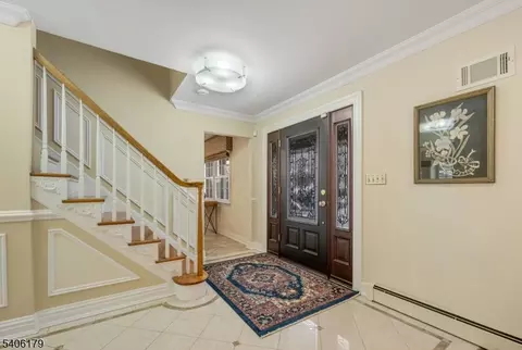 18 Vermont Dr, Paramus, NJ 07652 photo 3