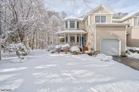 15 Paradise Pl, Roseland, NJ 07068