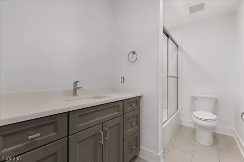 Bath - 759 Mechlin Corner Rd, Hampton, NJ 08827 photo 4 of 4