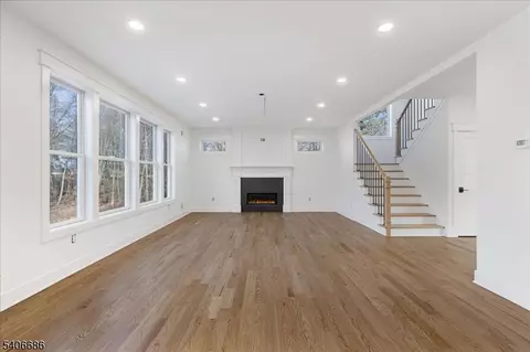 Living - 759 Mechlin Corner Rd, Hampton, NJ 08827 photo 3 of 6